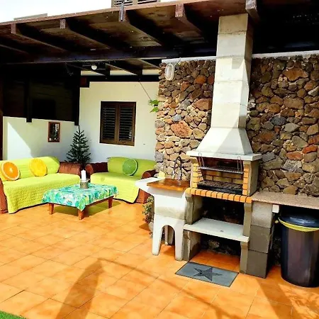 2 Bedrooms House With Sea View Private Pool And Enclosed Garden At Tinajo Casa vacanze