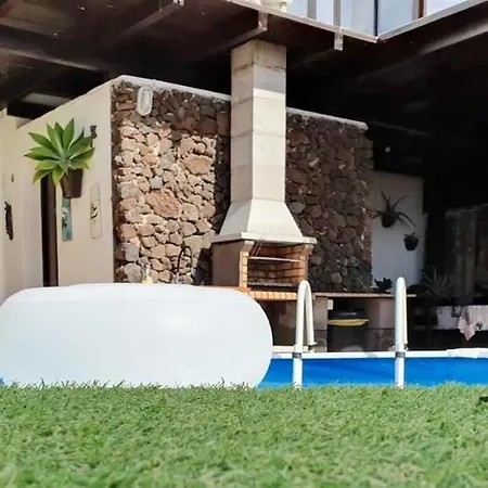 Dom wakacyjny 2 Bedrooms House With Sea View Private Pool And Enclosed Garden At Tinajo Tinajo