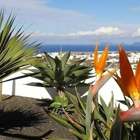 Dom wakacyjny 2 Bedrooms House With Sea View Private Pool And Enclosed Garden At Tinajo Tinajo